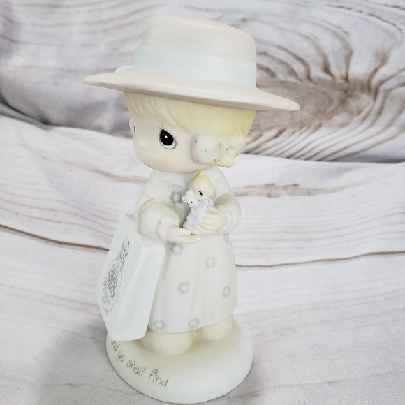 Precious Moments Figurine Seek And Ye Shall Find Girl With Hat 6 Inch 1984 - Picture 3 of 7